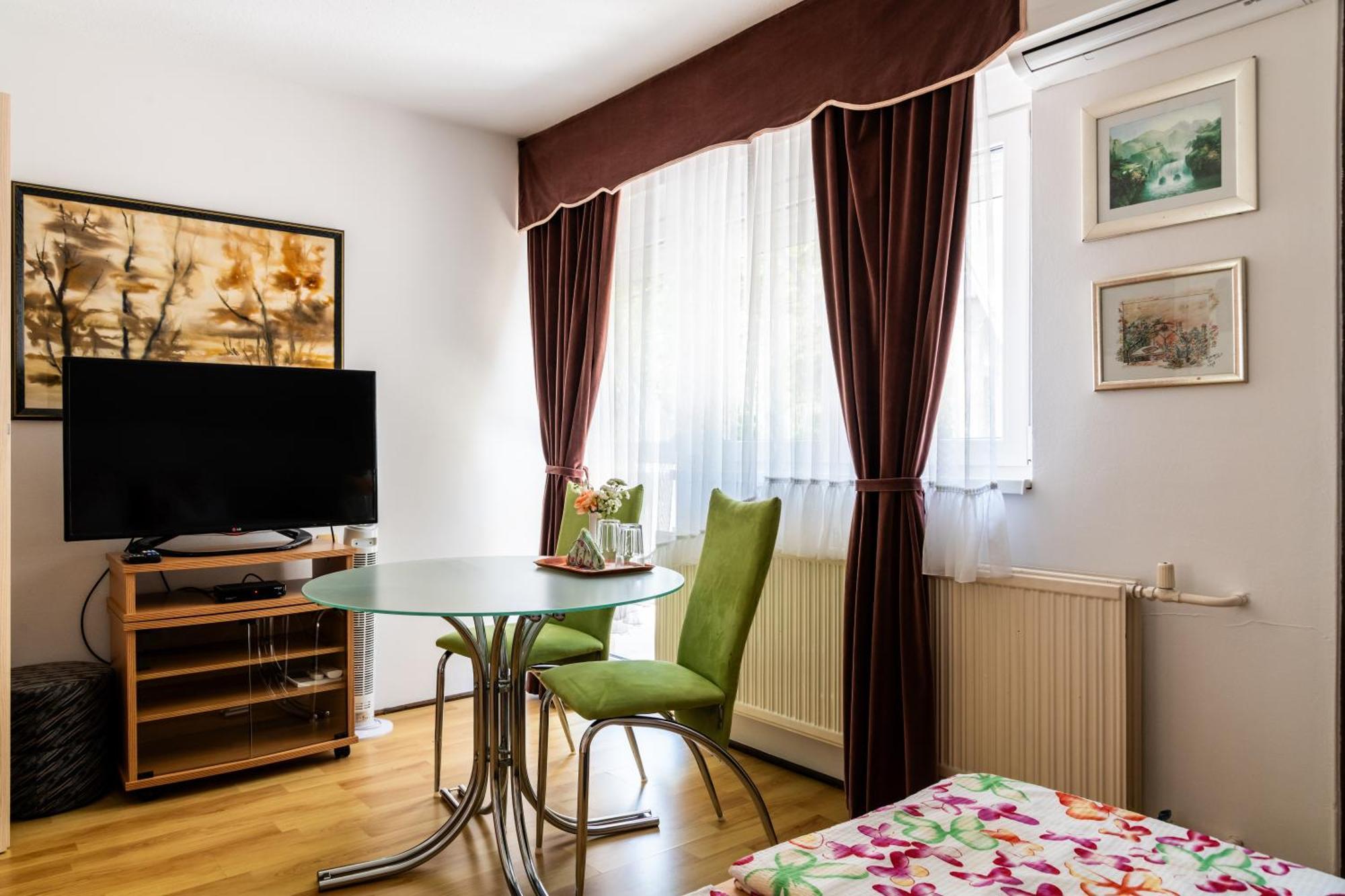 Magdalena Apartmanhaz 凯斯特海伊 外观 照片